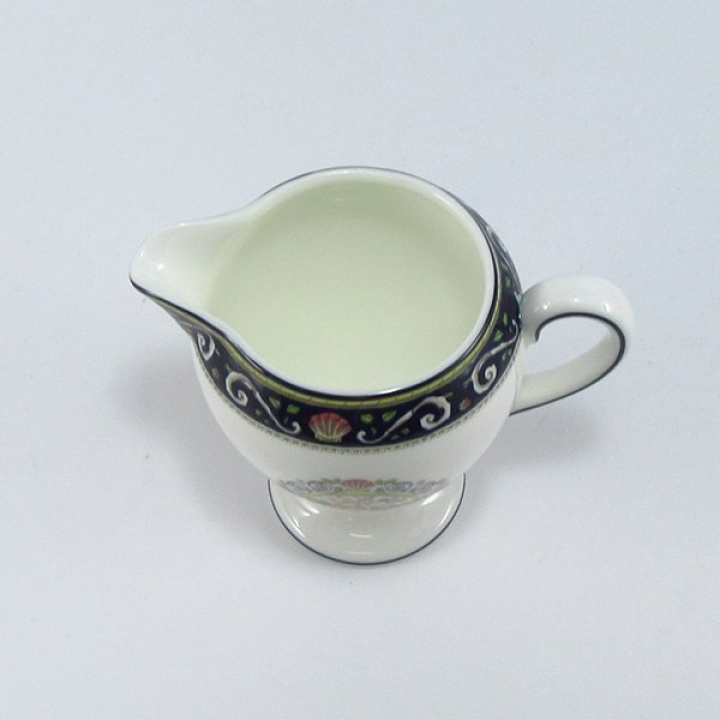 【店舗取り寄せ商品】ウェッジウッド ラニミードダークブルー クリーマー（コーヒー）