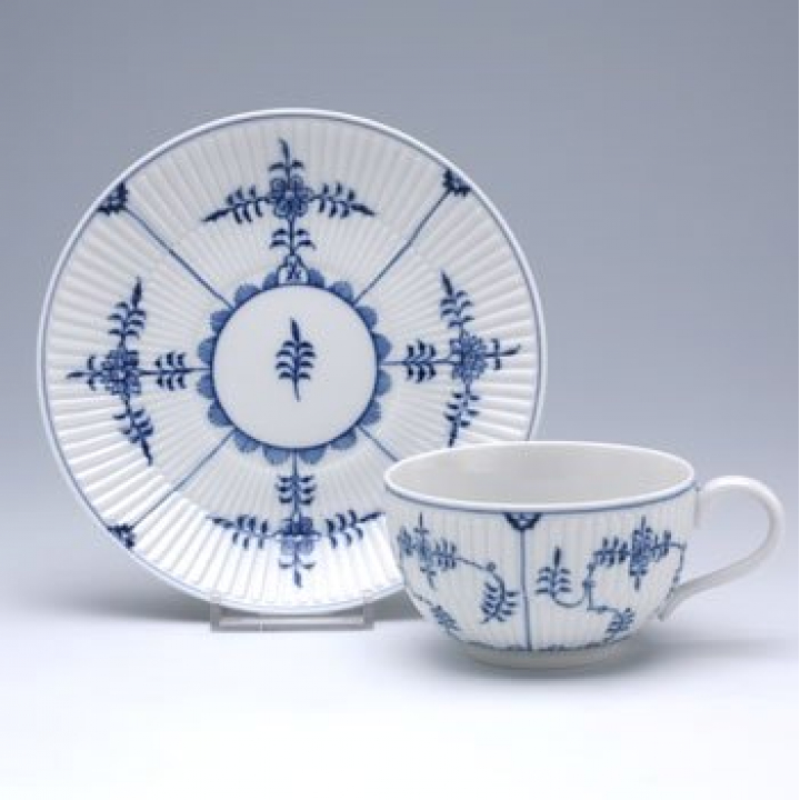 【倉庫取り寄せ商品】マイセン 麦わら菊 ティーカップ&ソーサー 823601-32633